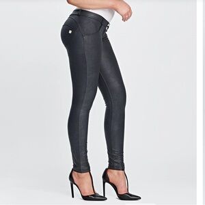 WR.UP Faux Snake Size 6 with a 25” inseam perfect condition